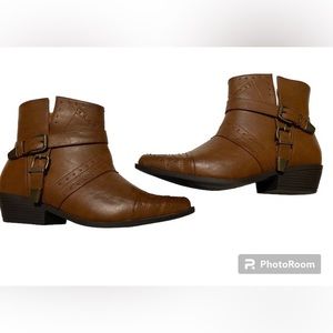 NWOT Women’s Cloudwalkers boots, brown leather. Women’s size 10W